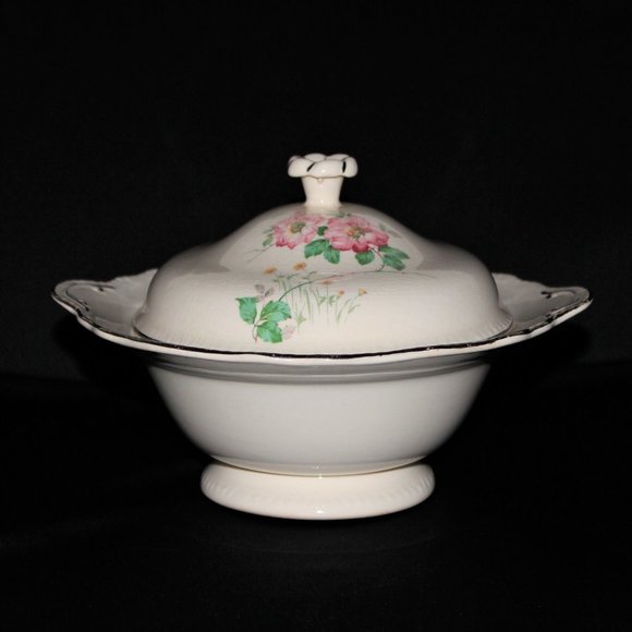 Vintage Homer Laughlin Vegetable Bowl | Scalloped & Footed Serving Bowl With Lid - Picture 2 of 9